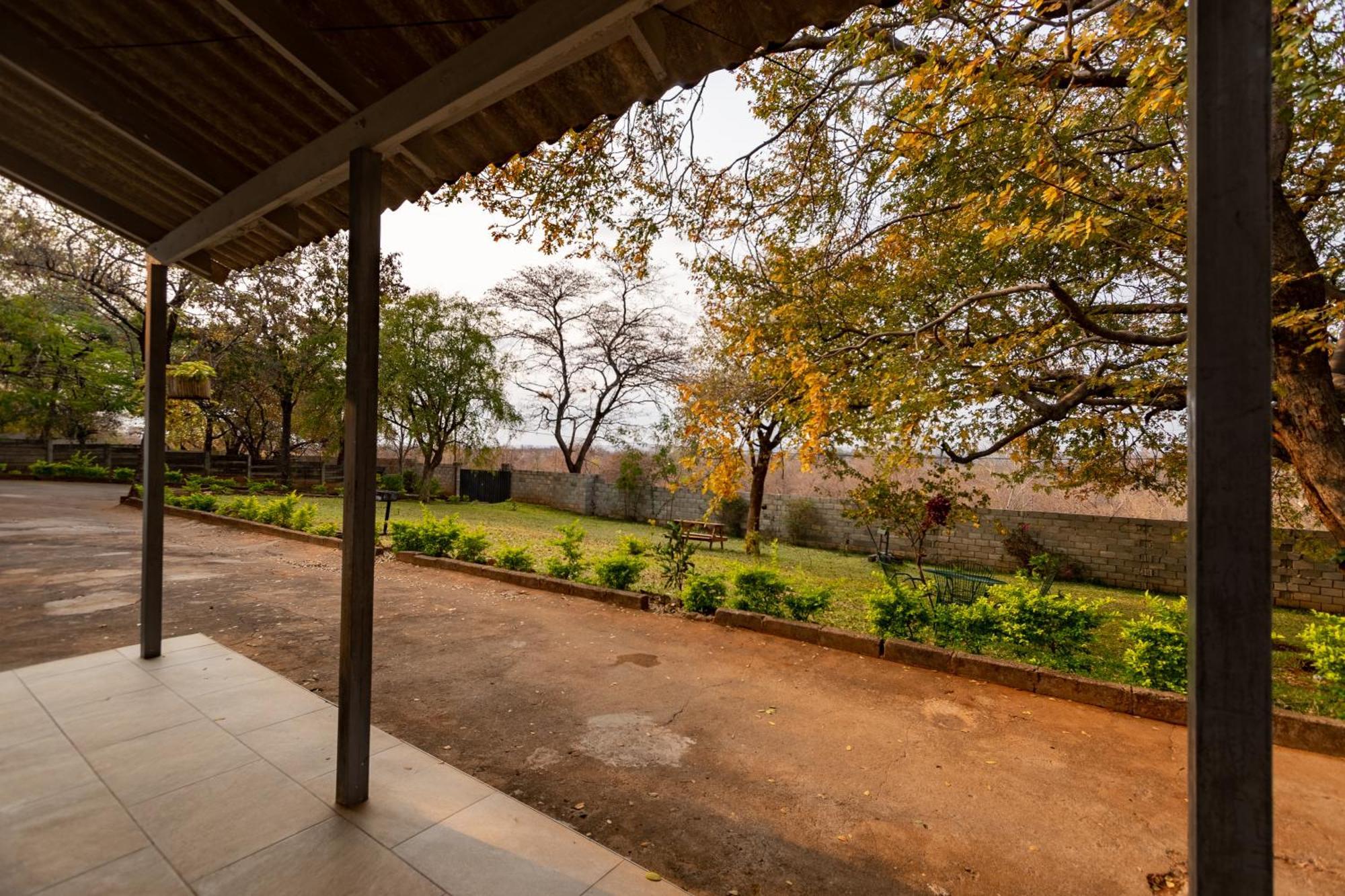 Wood Road Guest Lodge Victoria Falls Exterior photo