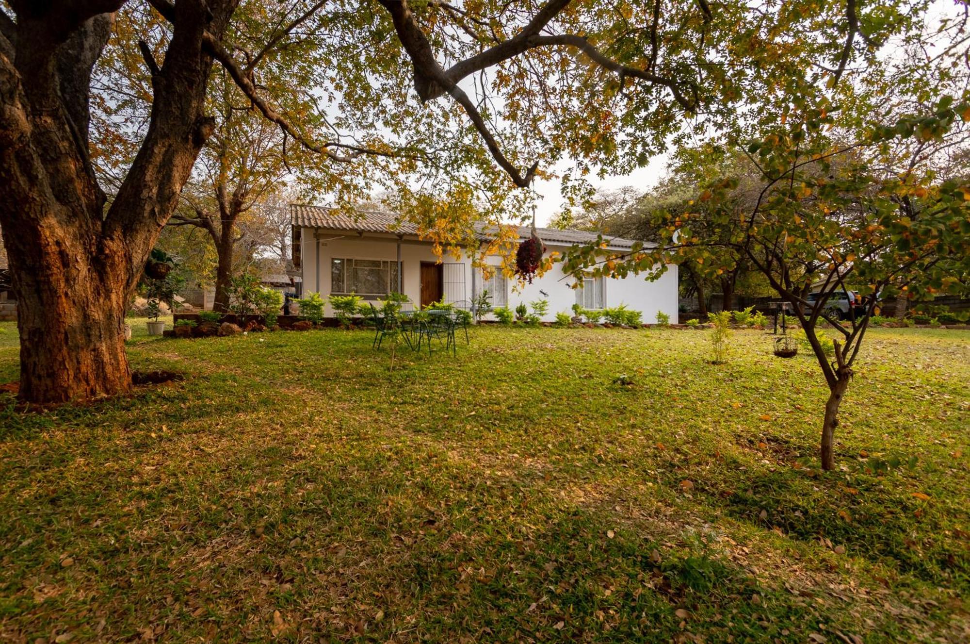 Wood Road Guest Lodge Victoria Falls Exterior photo